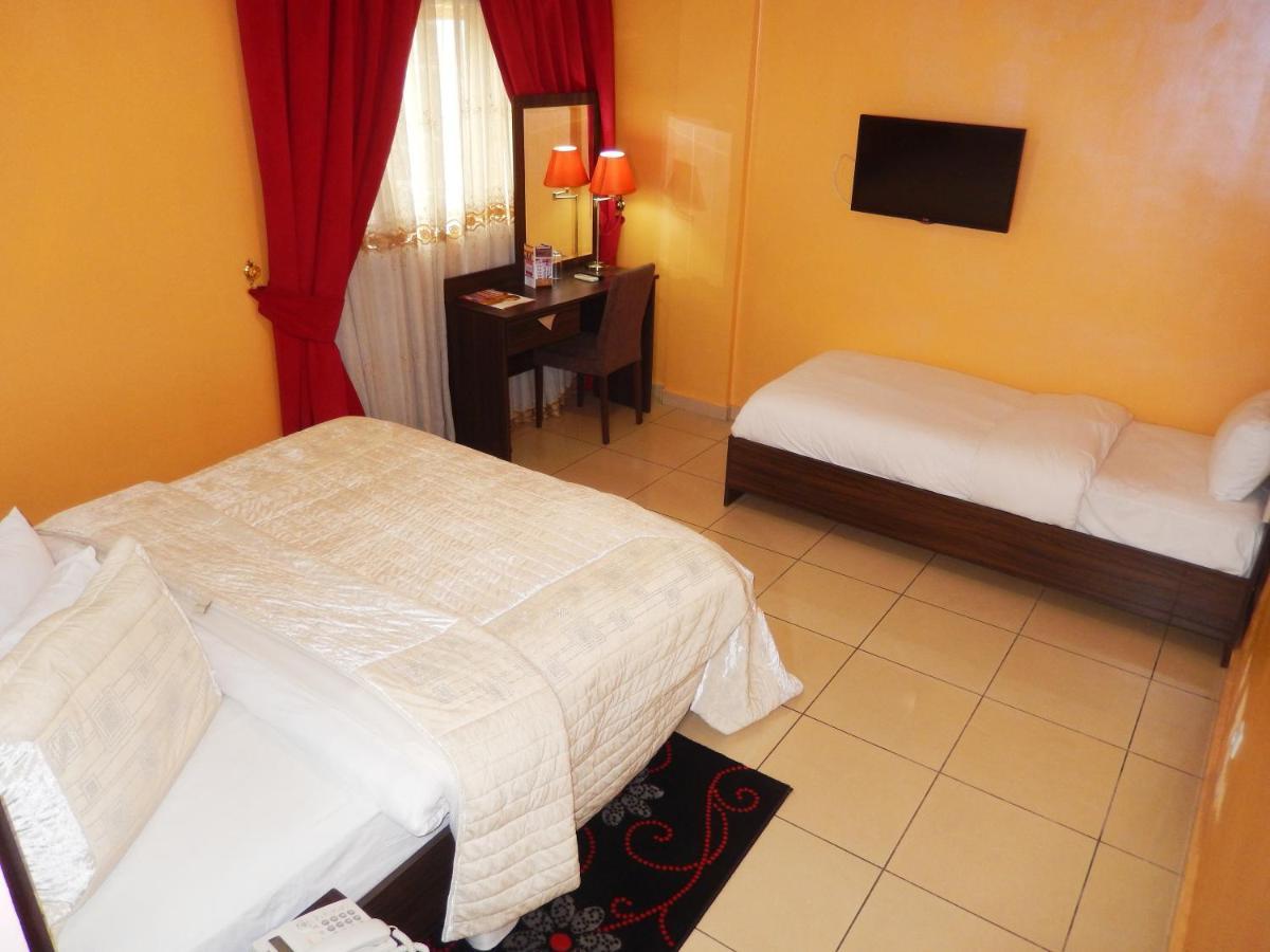 Noubou International Hotel Дуала Екстер'єр фото