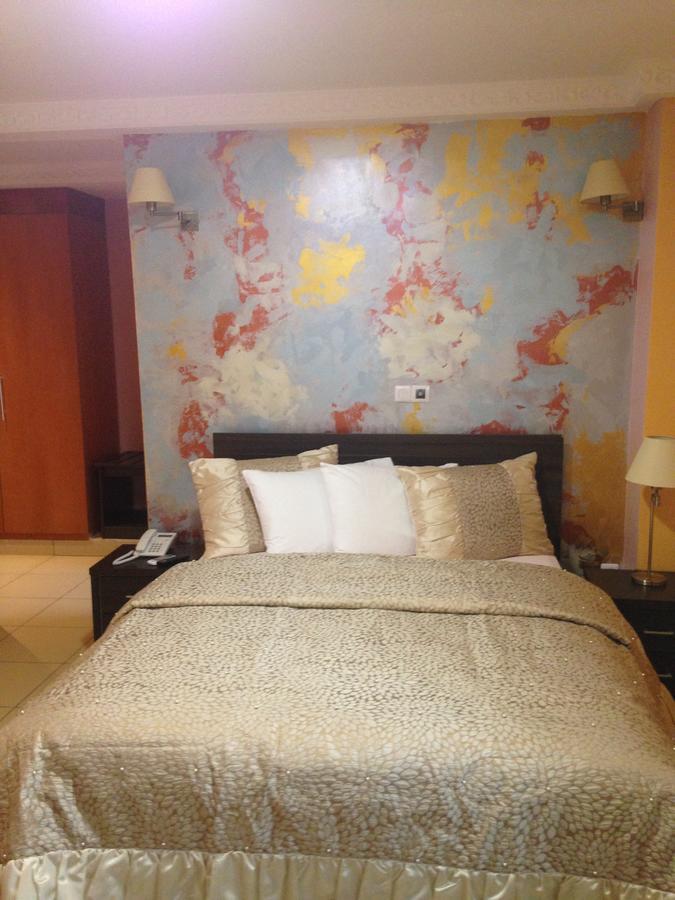 Noubou International Hotel Дуала Екстер'єр фото