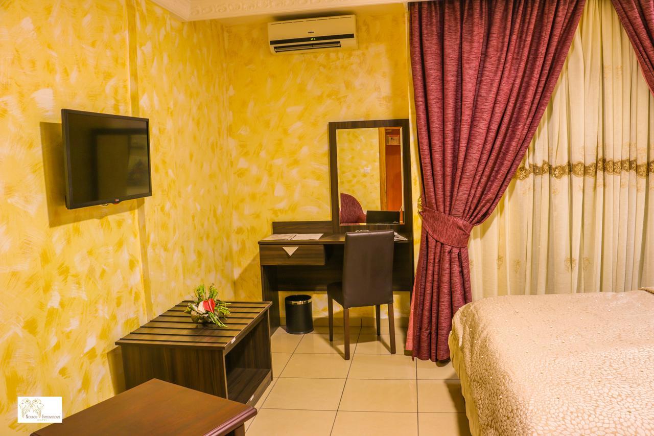 Noubou International Hotel Дуала Екстер'єр фото