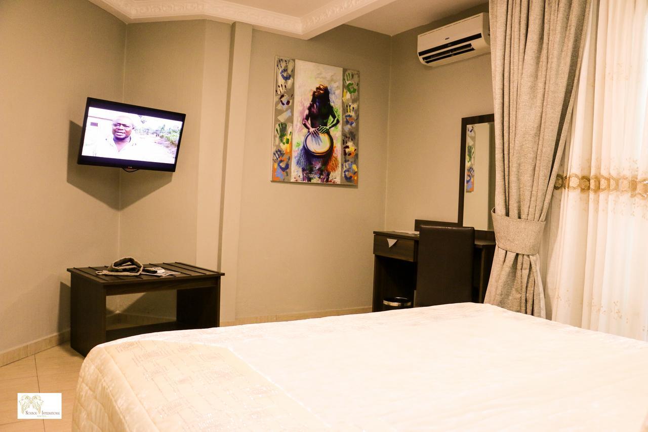 Noubou International Hotel Дуала Екстер'єр фото