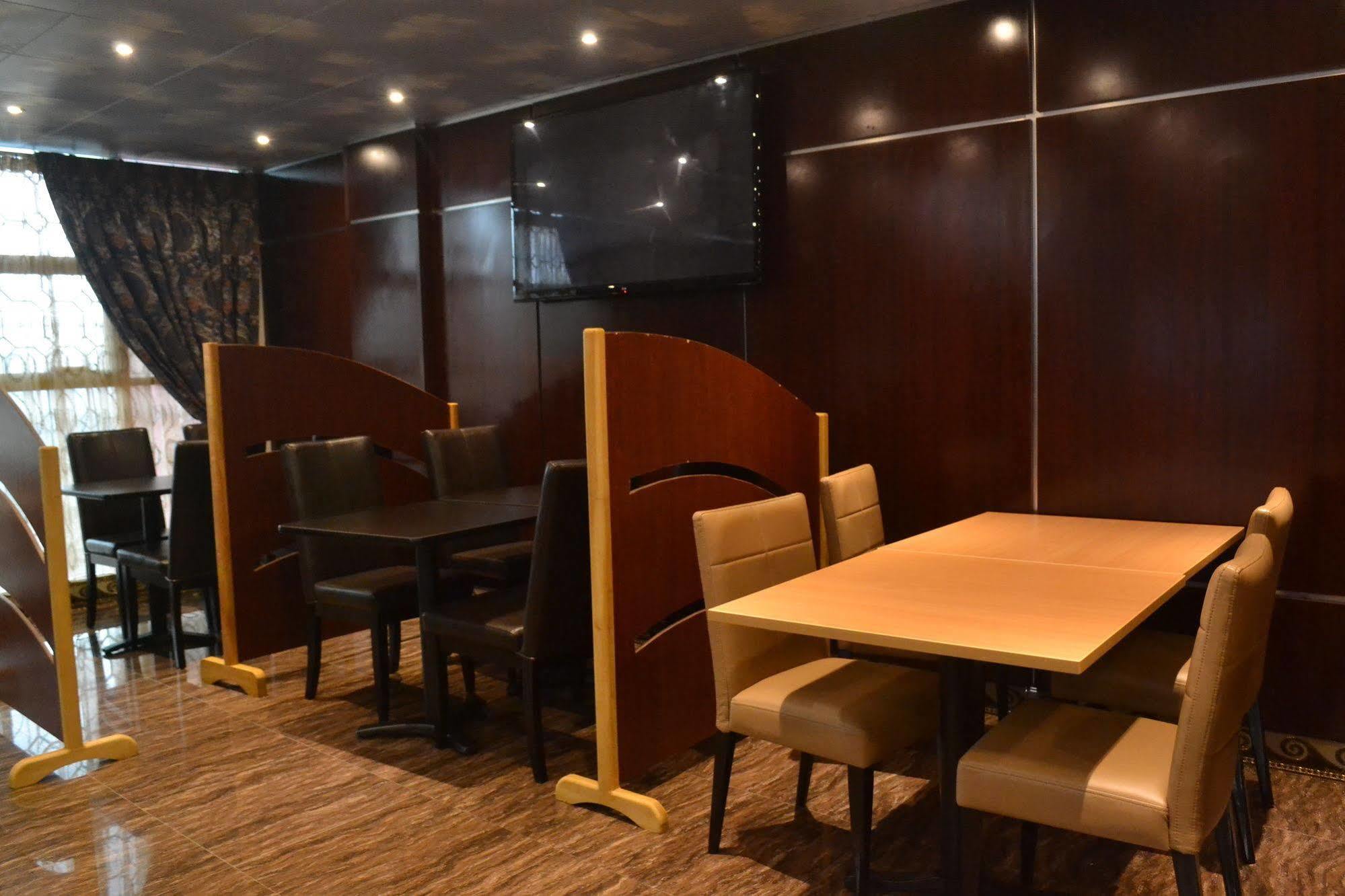 Noubou International Hotel Дуала Екстер'єр фото