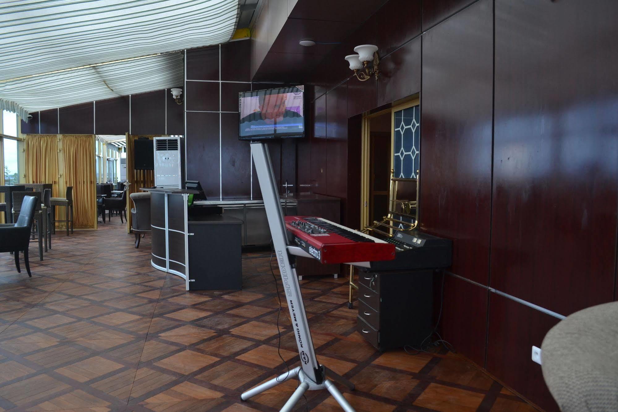 Noubou International Hotel Дуала Екстер'єр фото