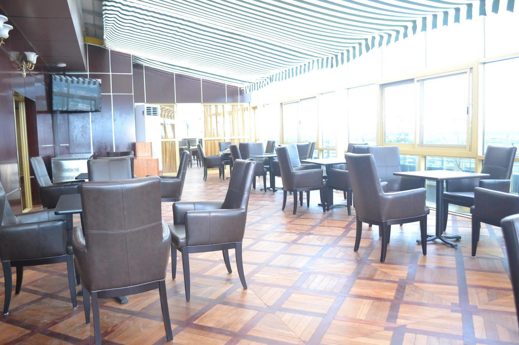 Noubou International Hotel Дуала Екстер'єр фото