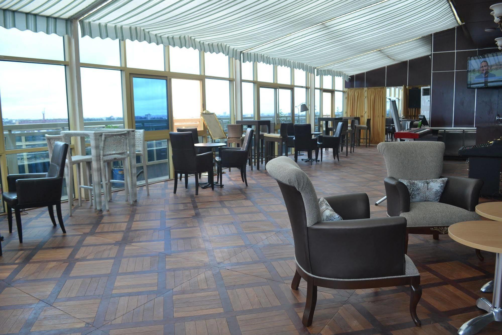 Noubou International Hotel Дуала Екстер'єр фото