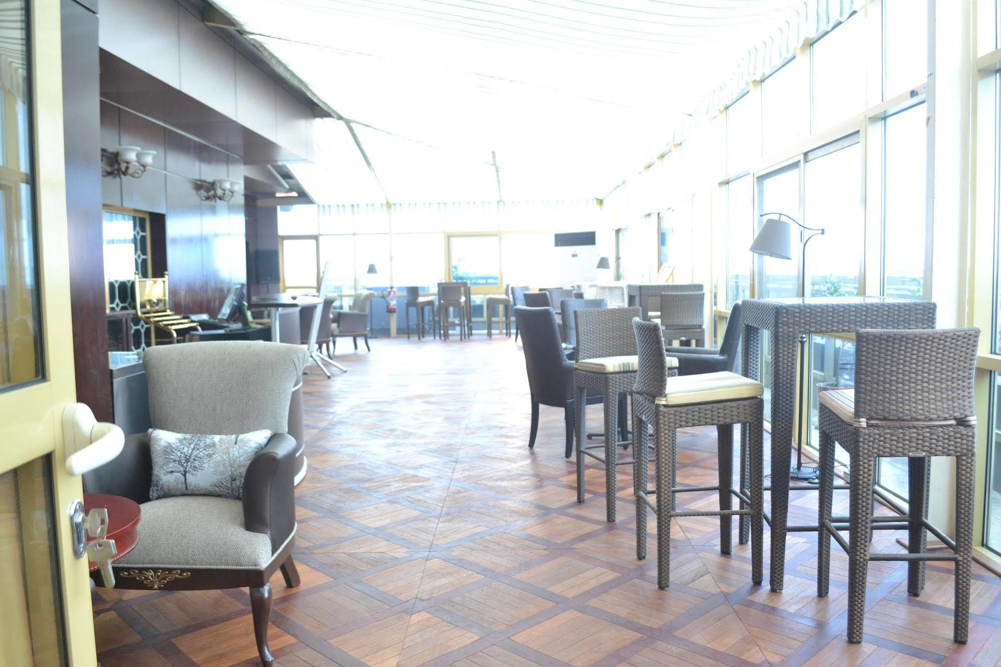 Noubou International Hotel Дуала Екстер'єр фото