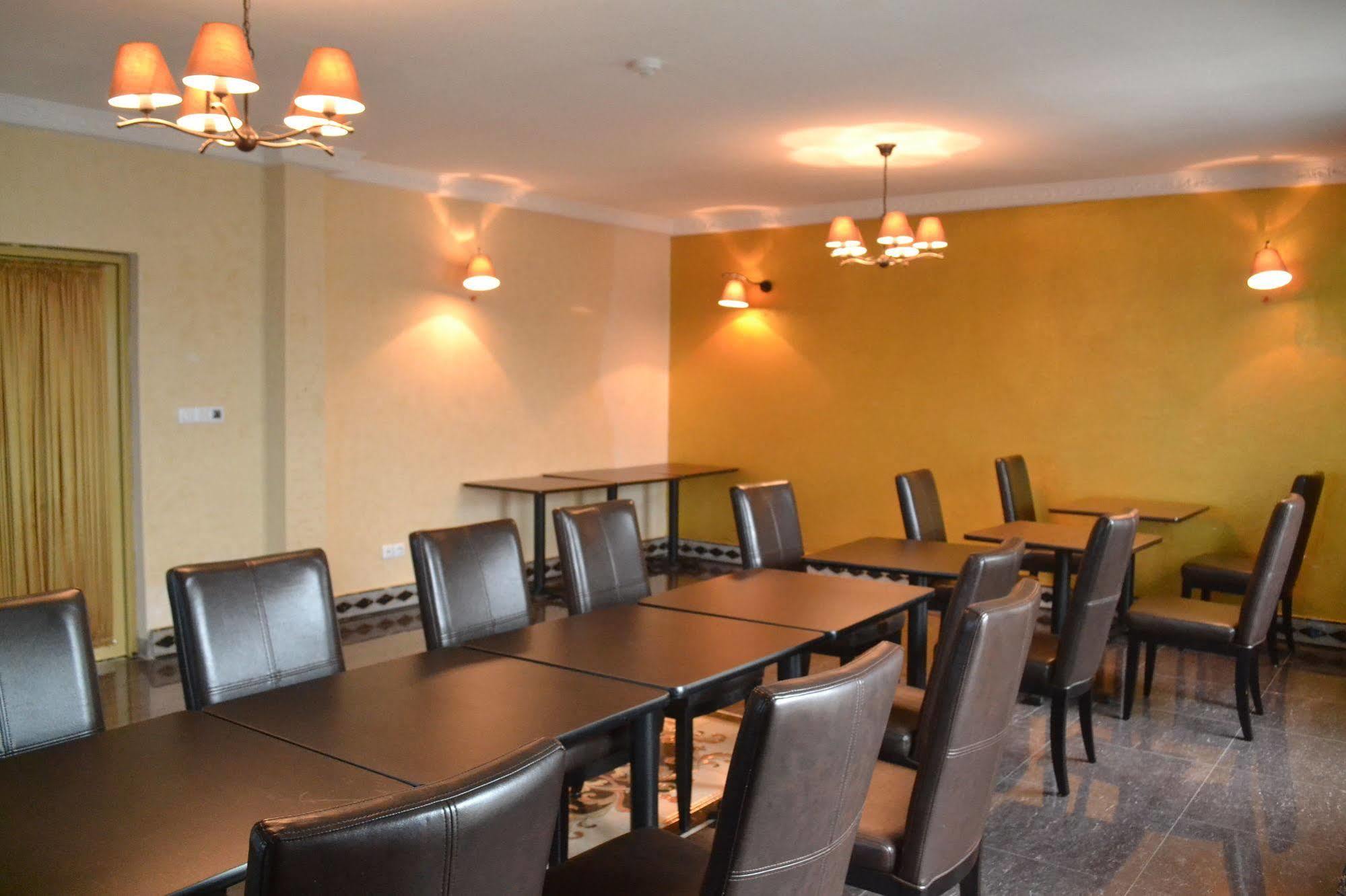 Noubou International Hotel Дуала Екстер'єр фото